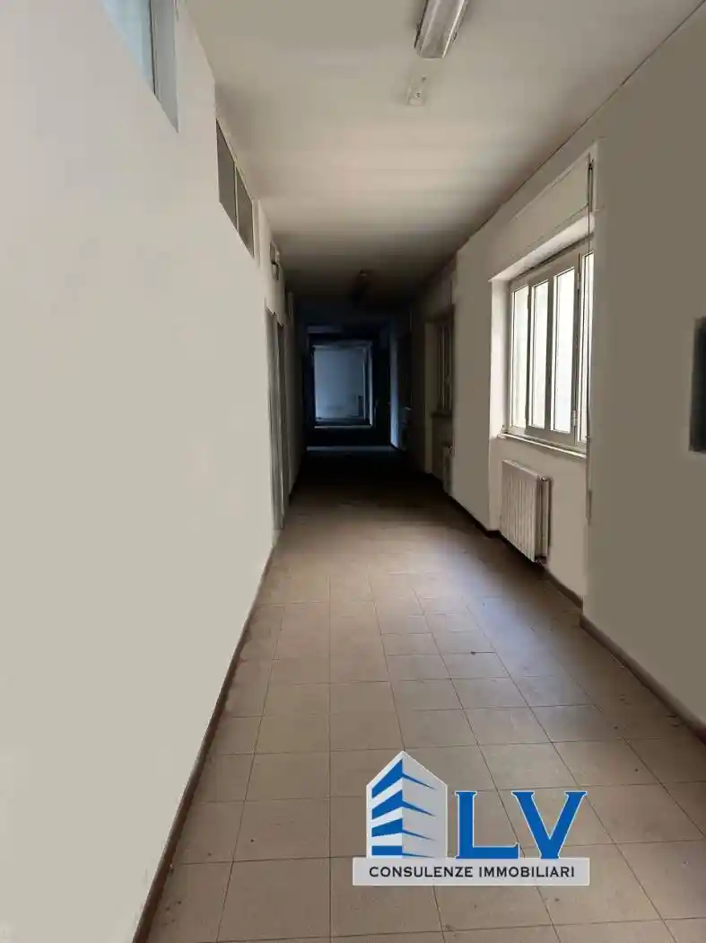 Palazzo - Edificio in Affitto - foto 3