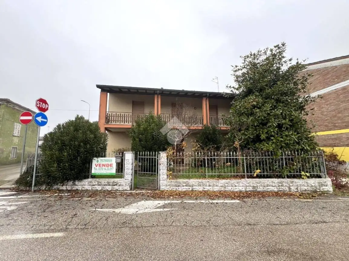 Villa in vendita a Acquanegra sul Chiese