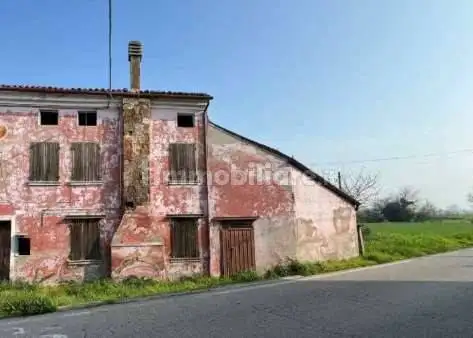 Casa indipendente in asta a Gavello