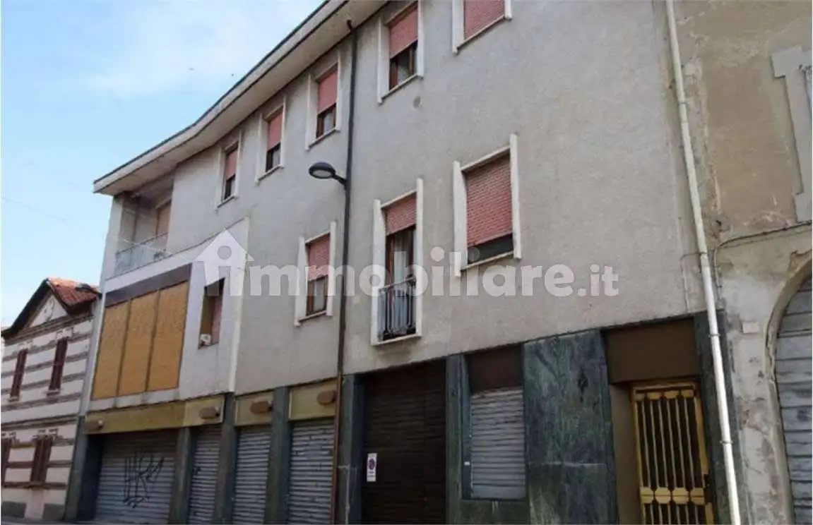 Palazzo - Stabile in asta a Trezzo sull'Adda