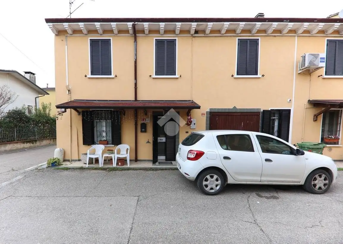 Villa in vendita a Roverbella