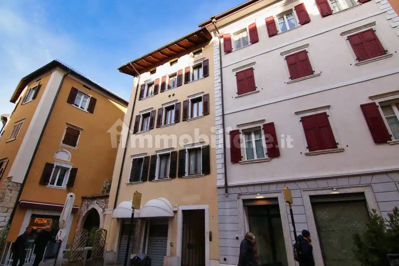 Trilocale via Camillo Benso di Cavour 13, Centro Storico, Trento - foto 3