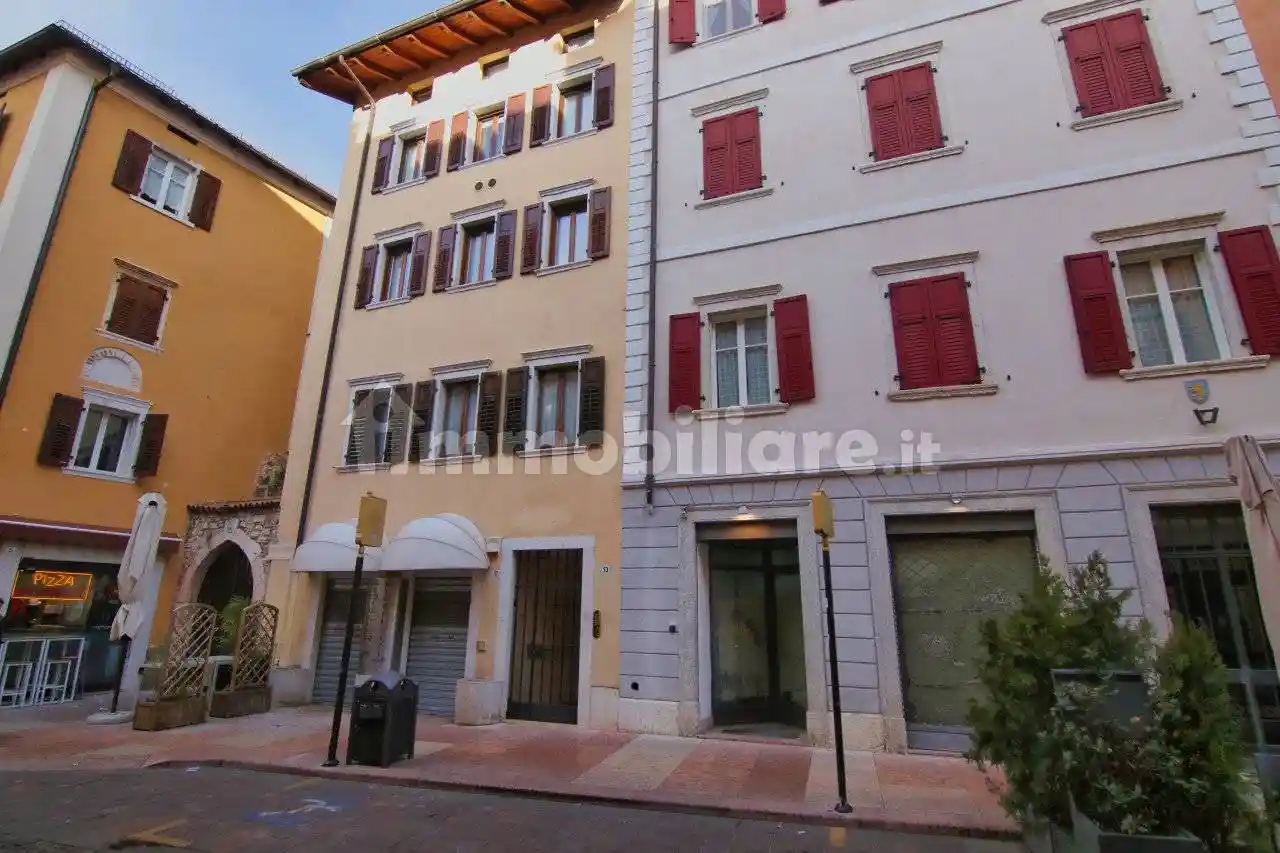 Trilocale via Camillo Benso di Cavour 13, Centro Storico, Trento - foto 4