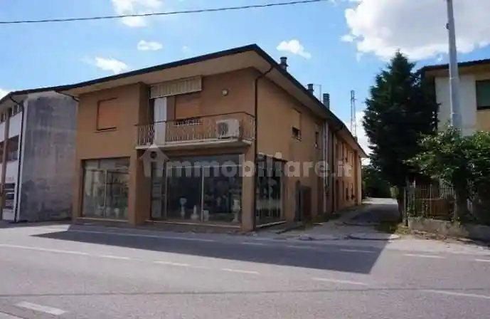 Casa indipendente in vendita a Nove