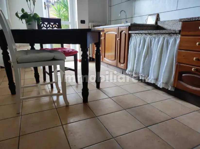 Trilocale via Vittorio Veneto 4, Bovisio-Masciago