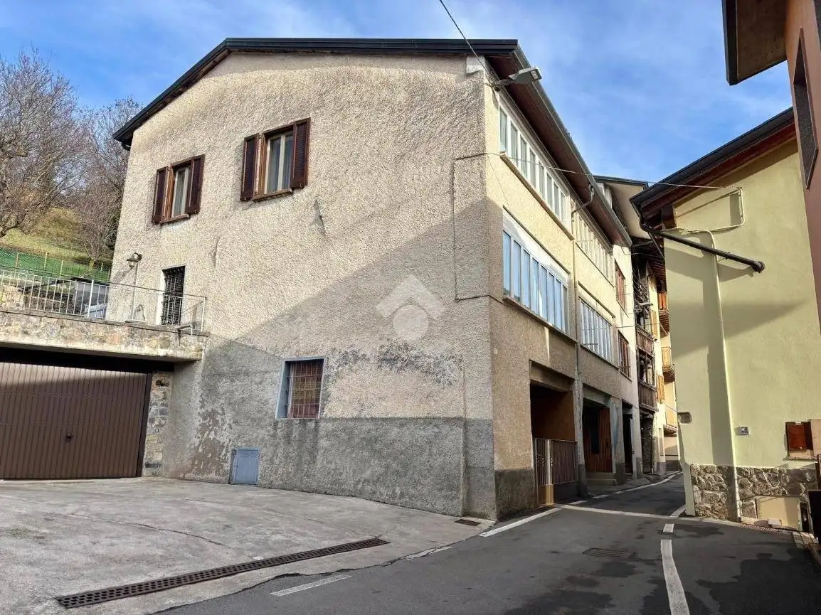 Casa indipendente in vendita a Gazzaniga