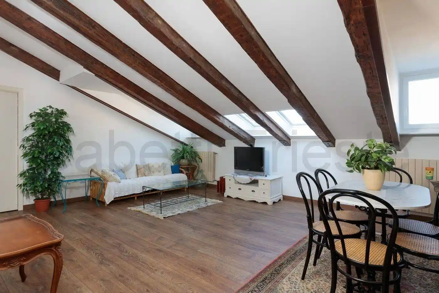 Quadrilocale ottimo stato, terzo piano, Città Vecchia, Trieste - foto 3