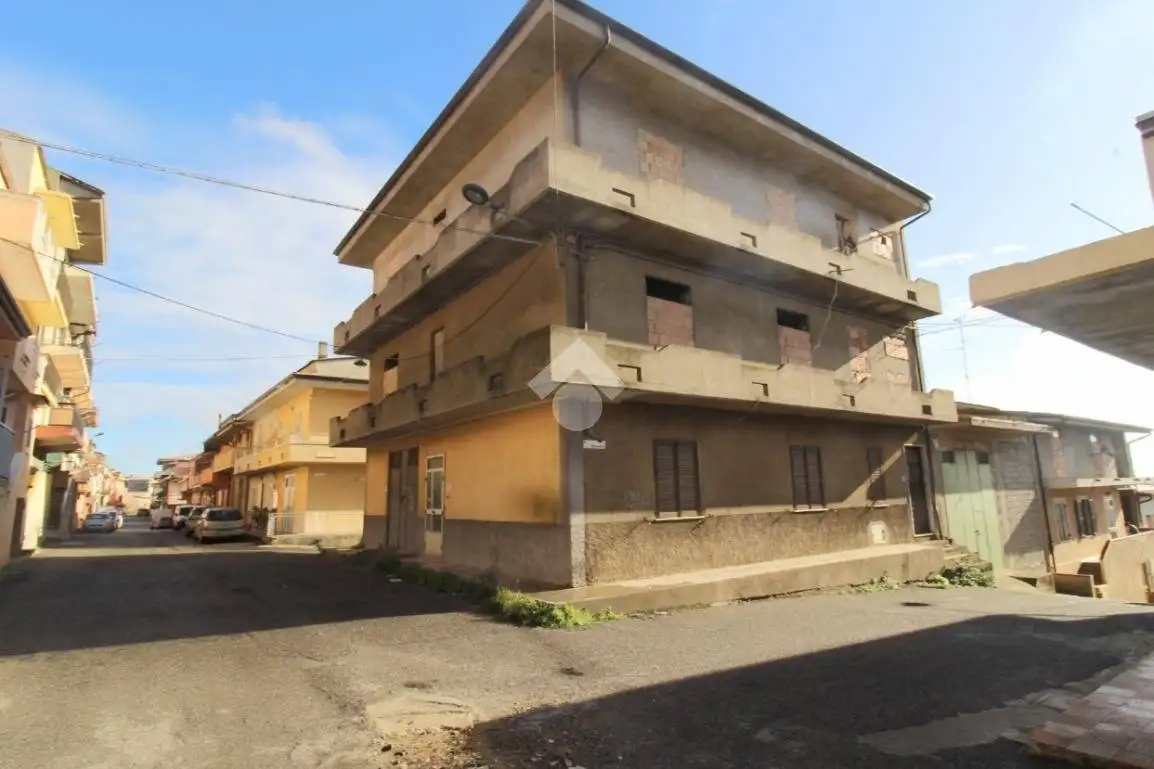 Palazzo - Edificio in vendita a Isola di Capo Rizzuto