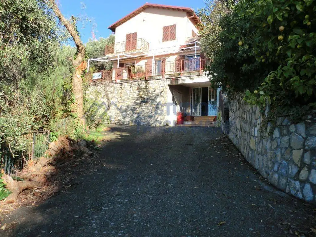 Villa in vendita a Castellaro