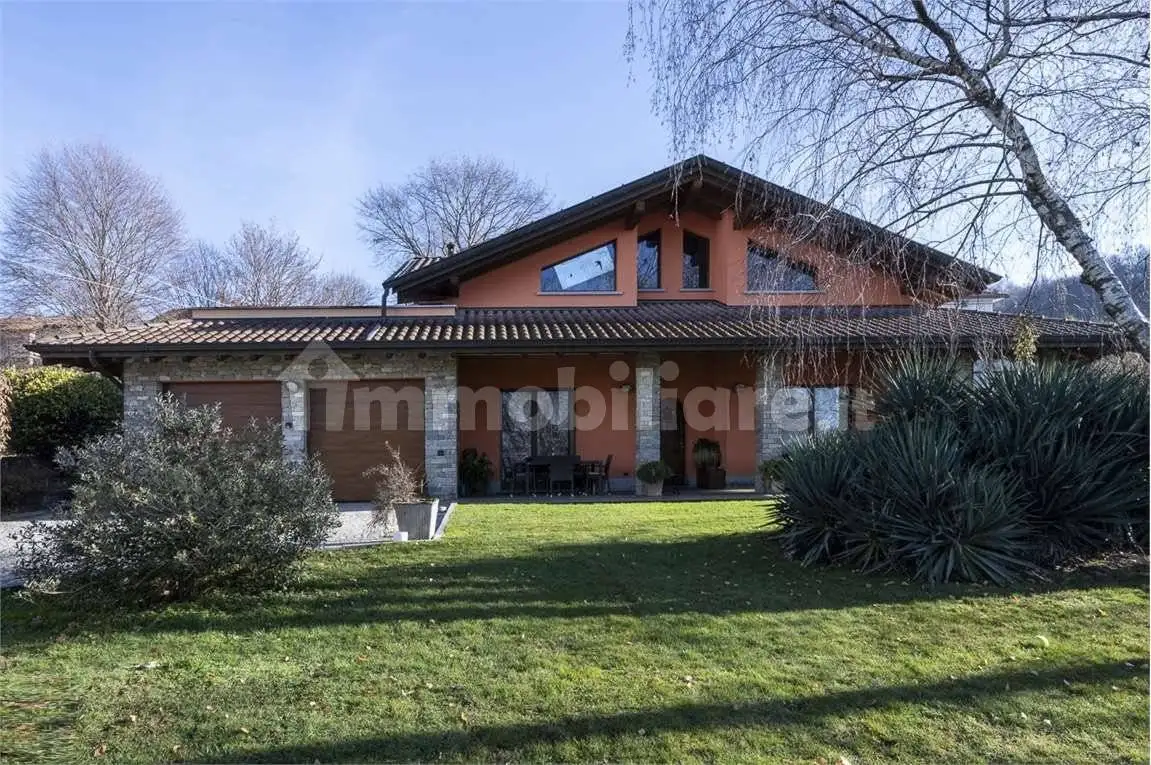 Villa in vendita a Cocquio-Trevisago