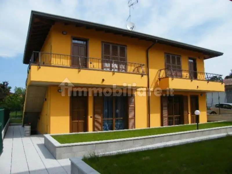 Appartamento in affitto a Bulgarograsso