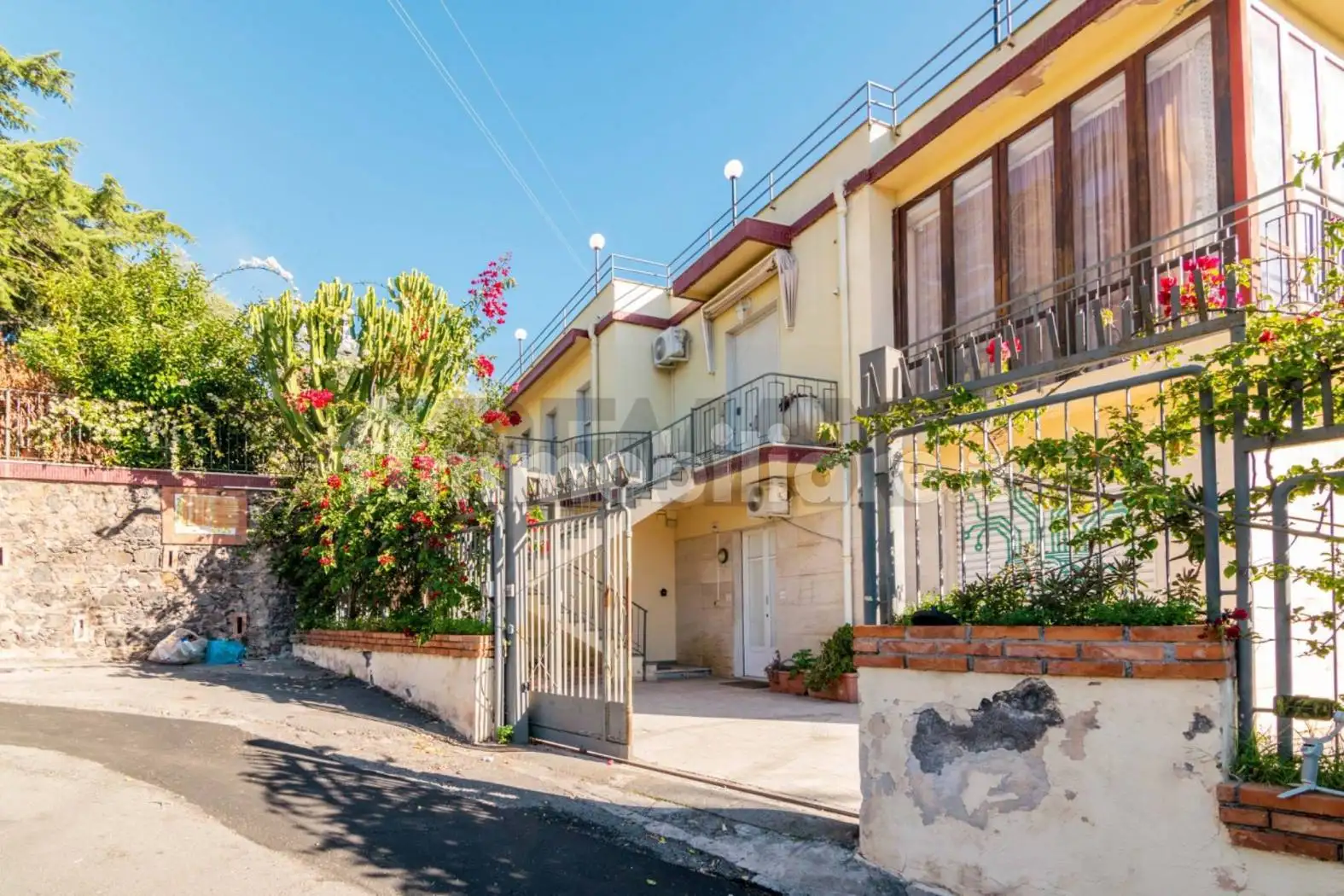 Casa indipendente in affitto a Aci Castello