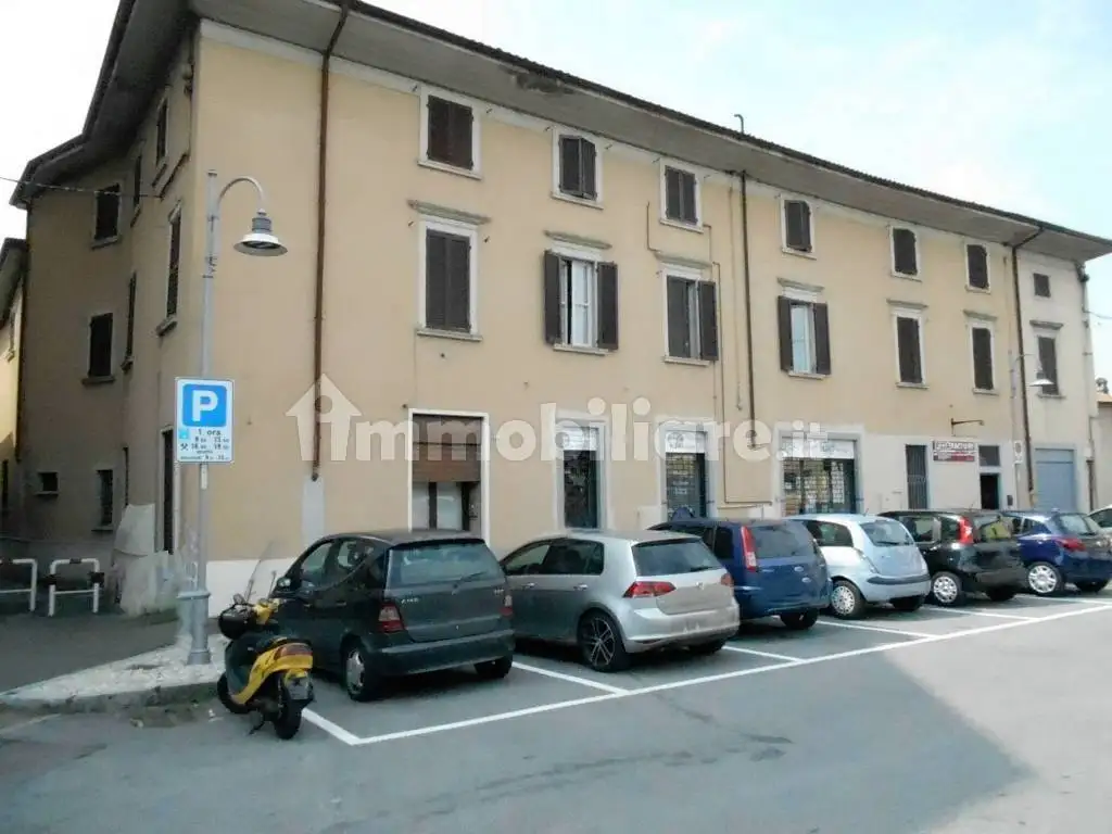 Palazzo - Edificio in vendita a Bonate Sotto