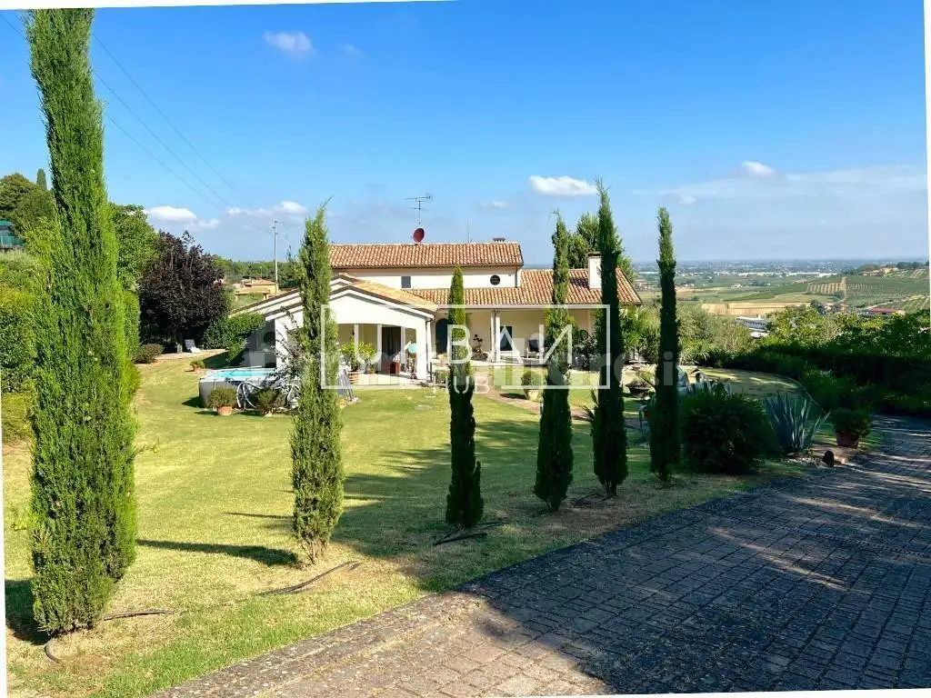 Villa in vendita a Longiano