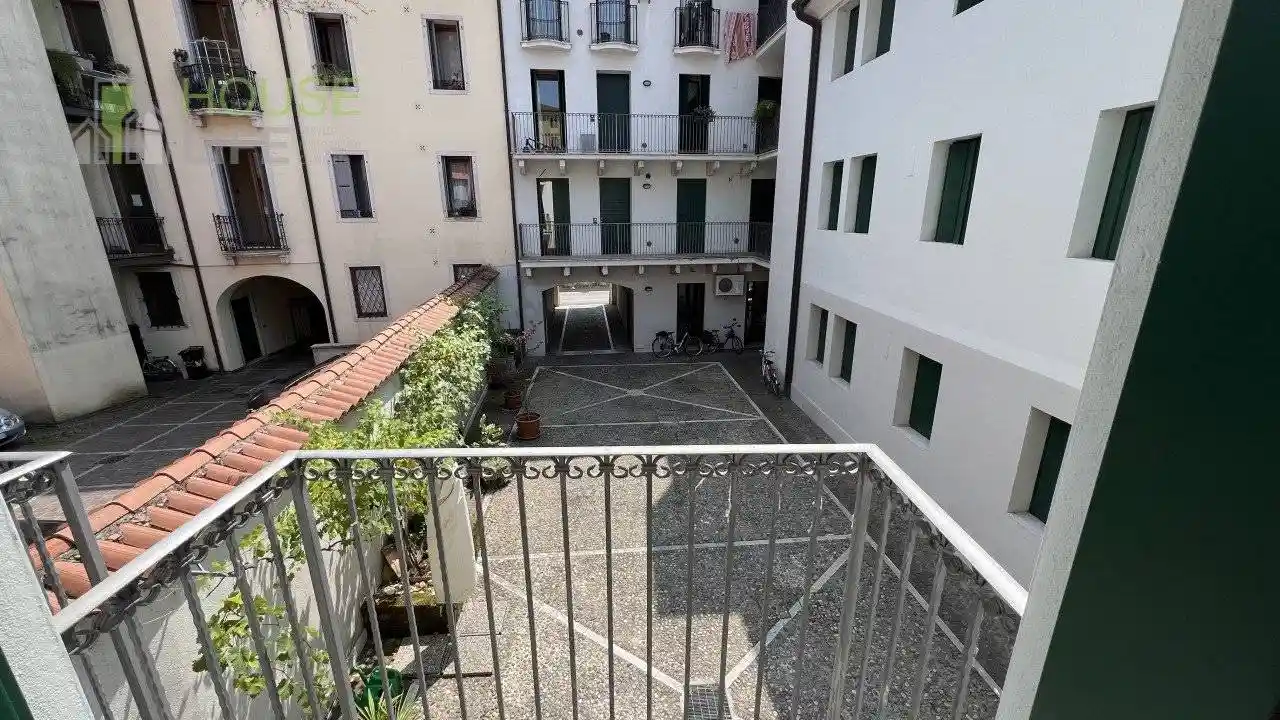 Quadrilocale via Pietro Maraschin, Centro, Schio - foto 2