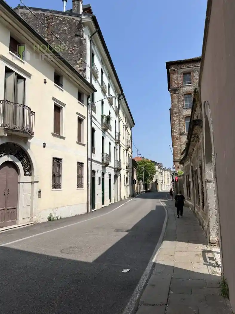 Quadrilocale via Pietro Maraschin, Centro, Schio - foto 3