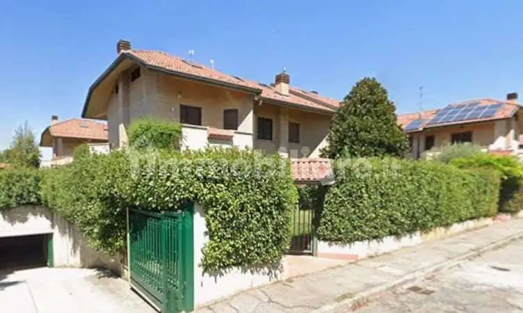 Villa in asta a Paderno Dugnano