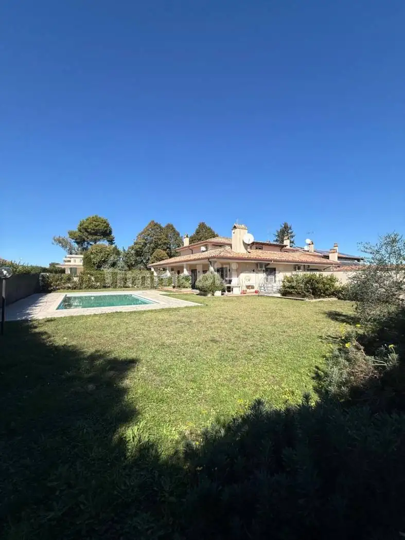 Villa in affitto a Roma