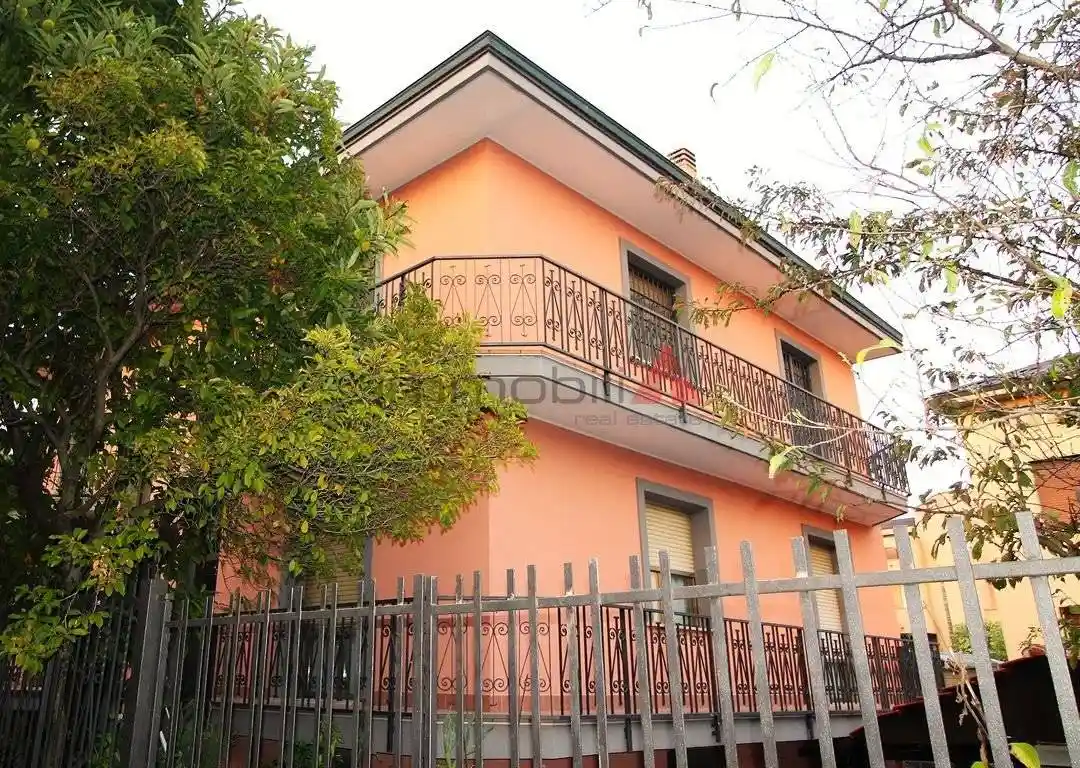 Quadrilocale buono stato, piano rialzato, Centro, Brugherio - foto 2