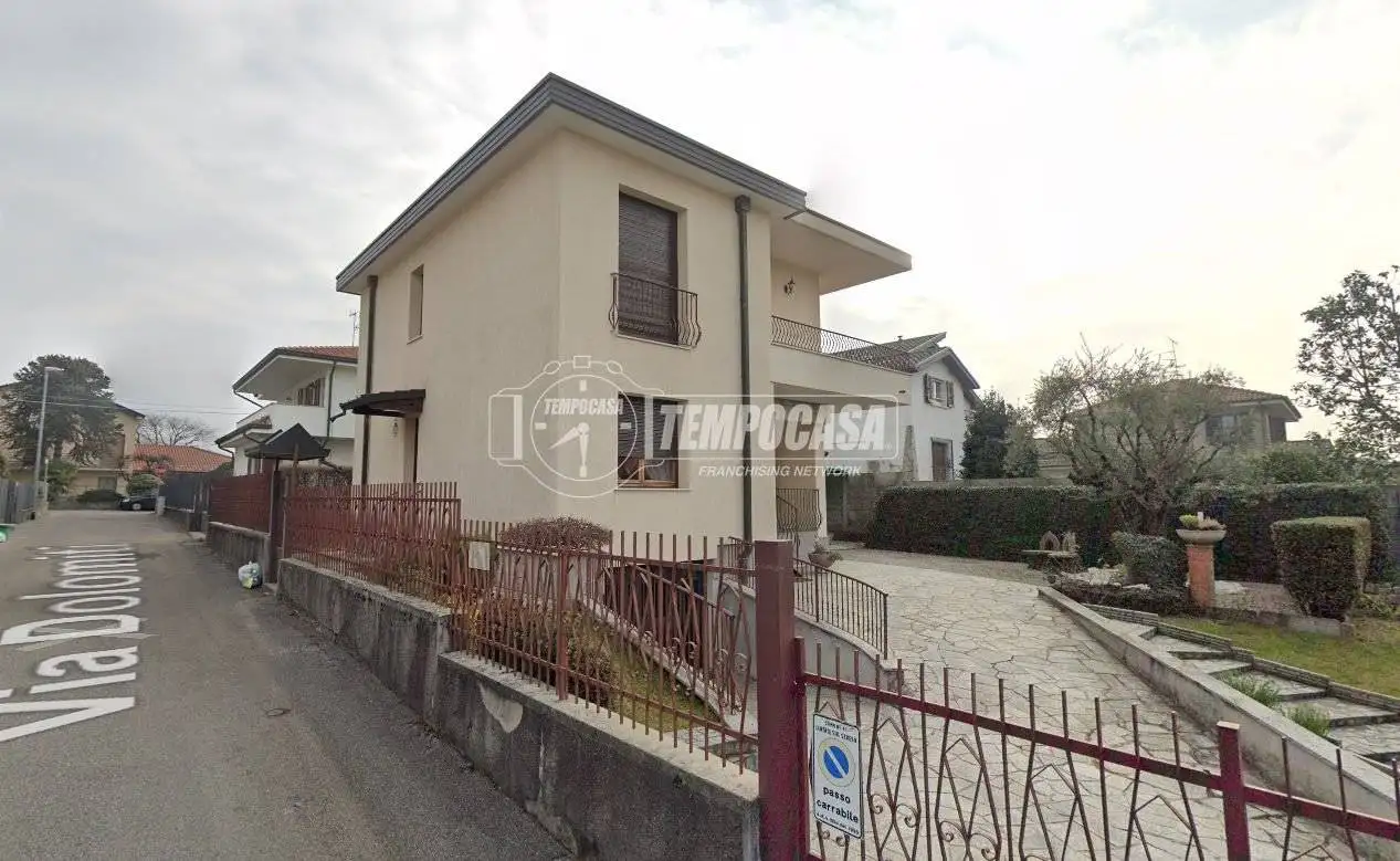 Villa in vendita a Lentate sul Seveso