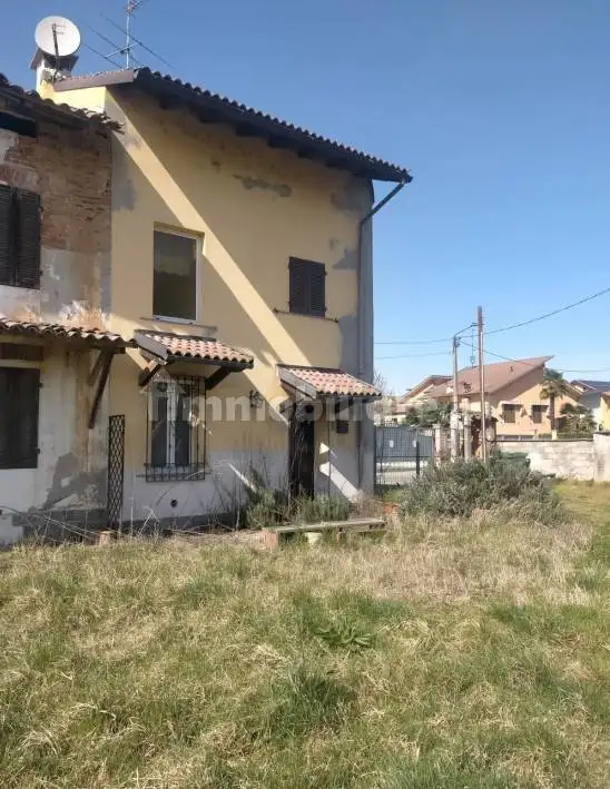 Casa indipendente in asta a Castelnovetto