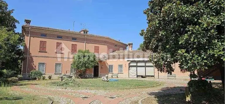 Villa in asta a Curtatone