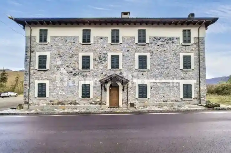 Palazzo - stabile all'asta Loc. Bosconure, Ss 654, Ferriere - foto 2
