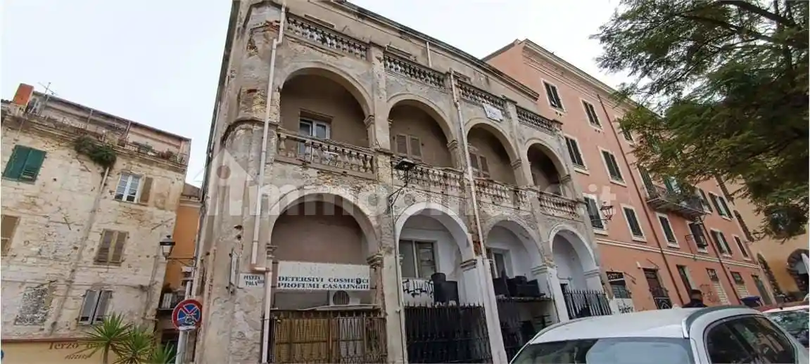 Palazzo - Edificio in vendita a Sassari