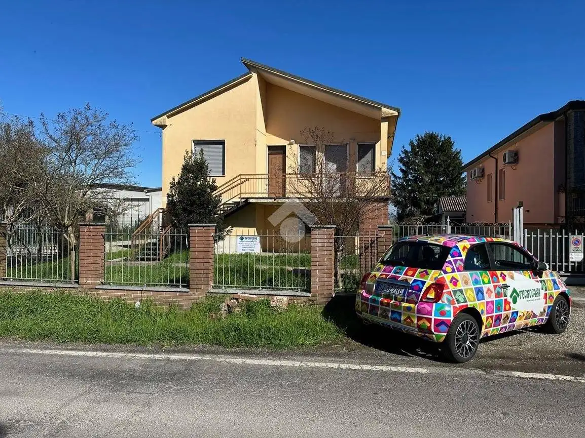 Casa indipendente in vendita a Voghera