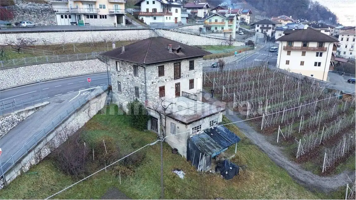 Casa indipendente in vendita a Caldes