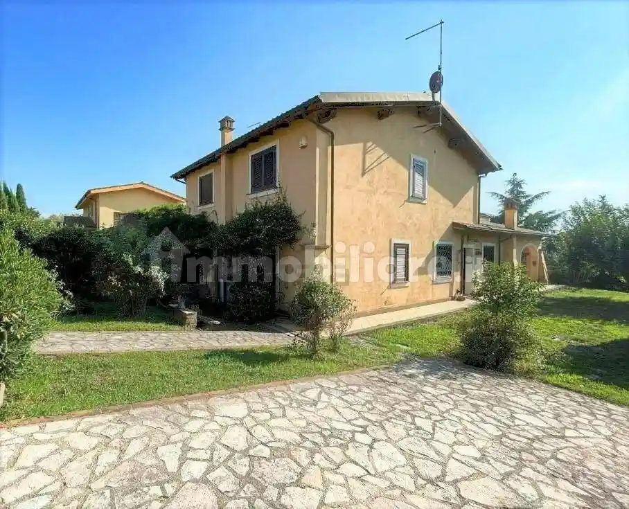 Villa in vendita a Sutri