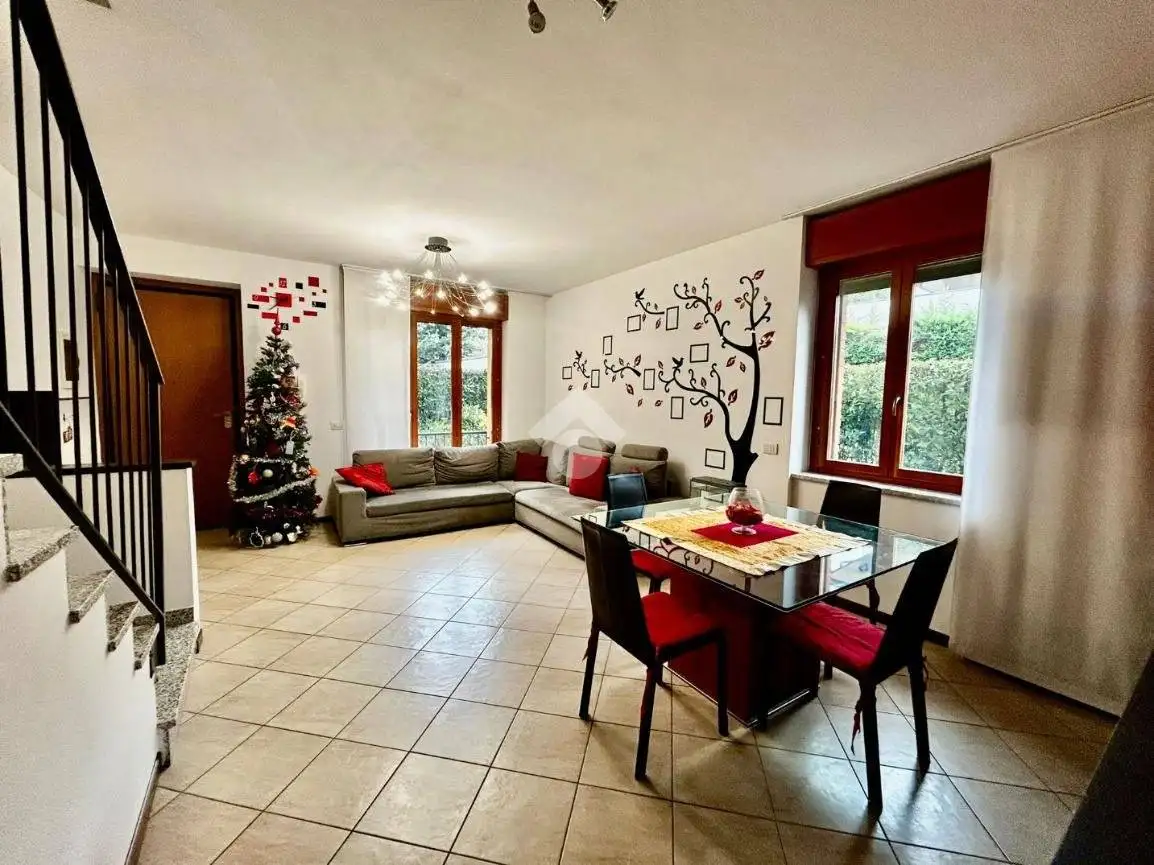 Villetta a schiera in vendita a Lomagna