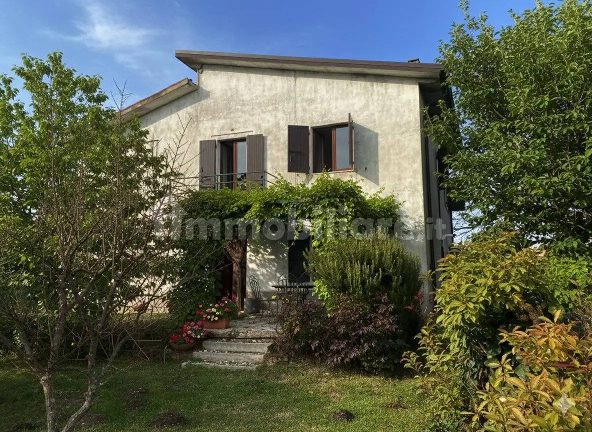 Villa in vendita a Pastrengo