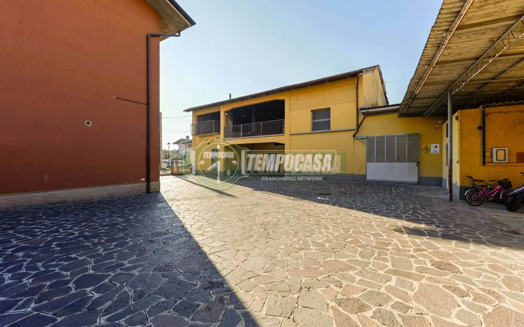 Palazzo - Edificio in vendita a Pognano