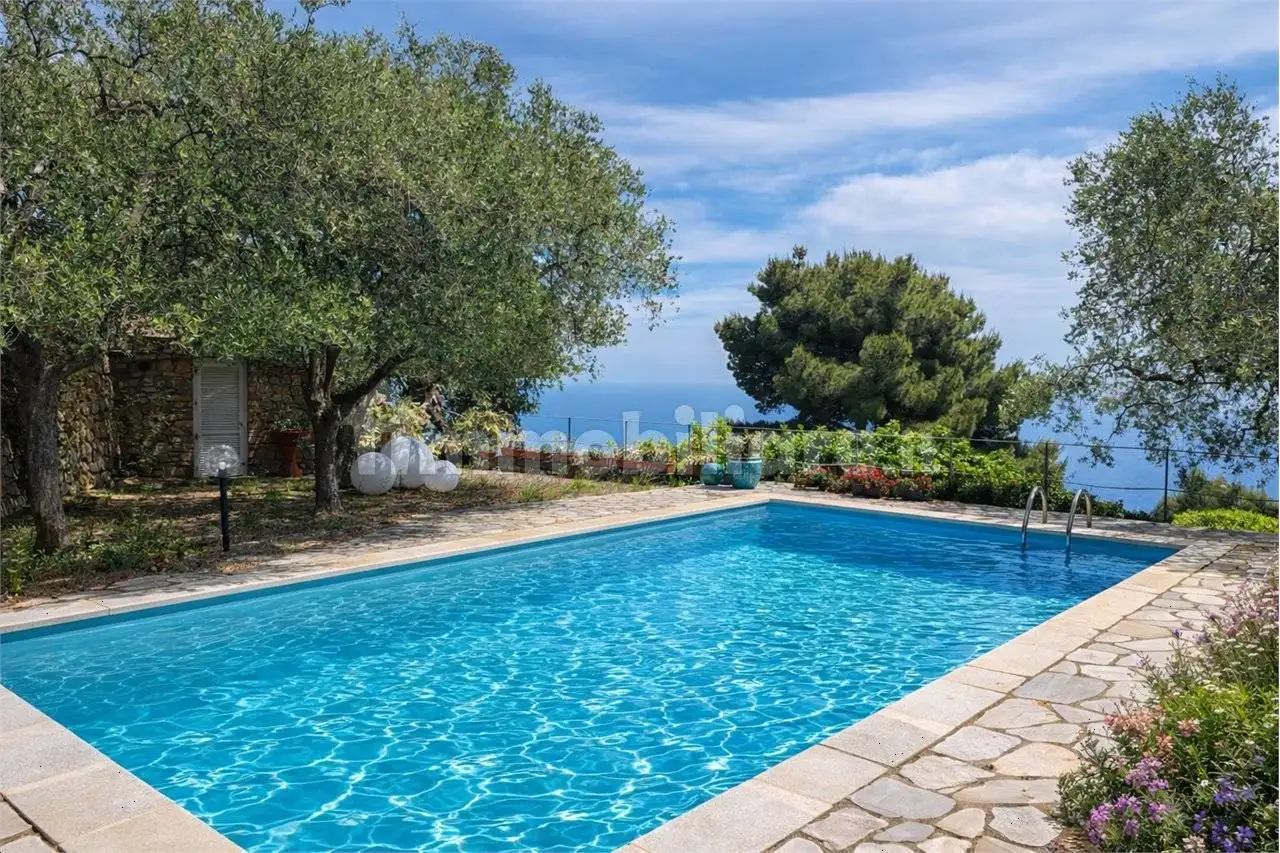 Villa in vendita a Cervo