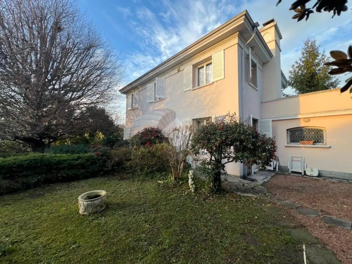 Villa in vendita a Malnate