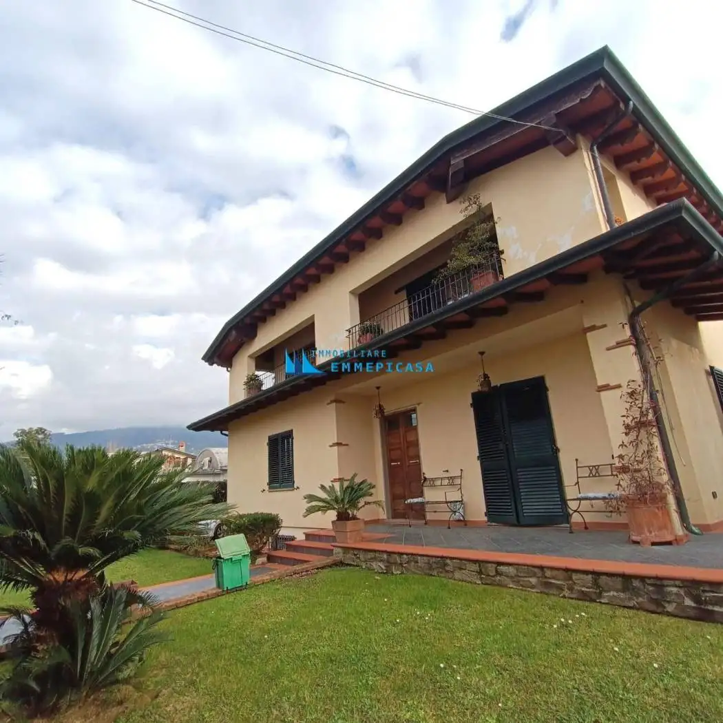 Villa in vendita a Montignoso