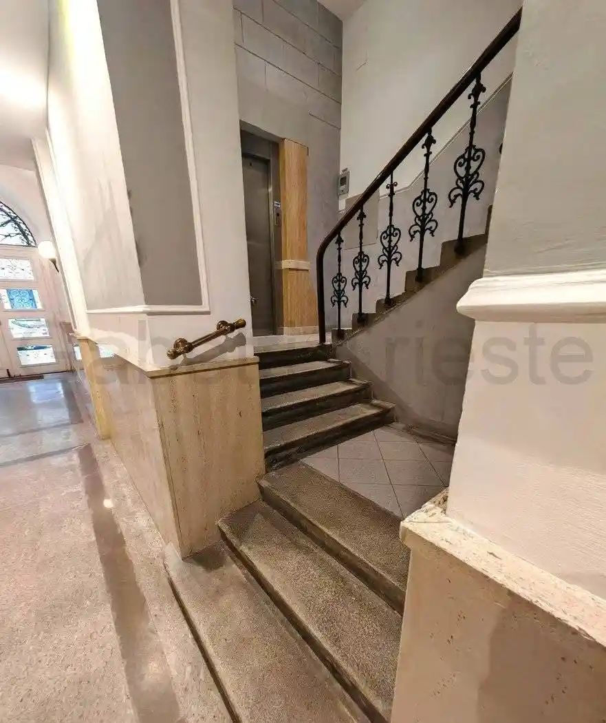 Trilocale ottimo stato, secondo piano, Borgo Teresiano, Trieste - foto 2