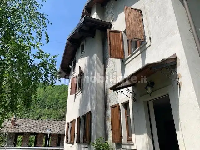 Villa in vendita a Traves