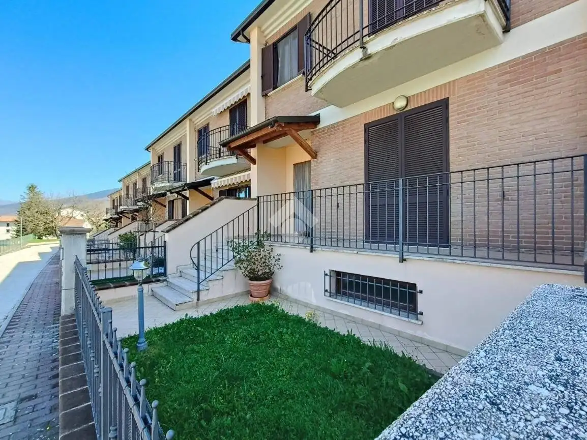 Villetta a schiera in vendita a Gualdo Tadino