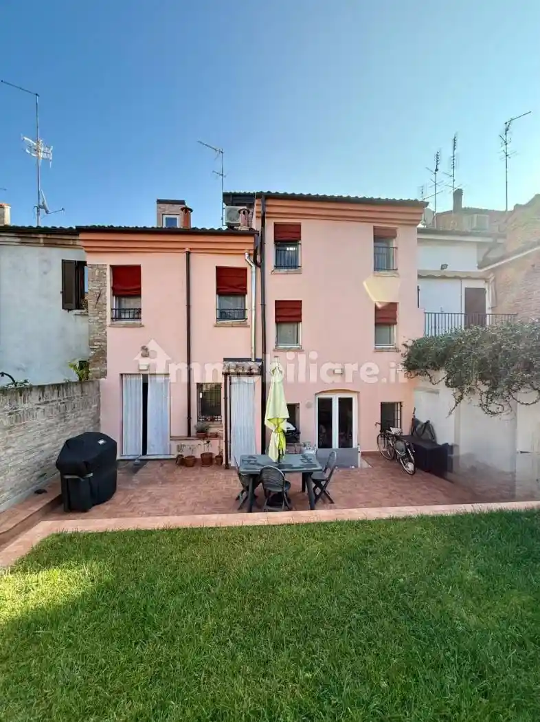 Terratetto unifamiliare 276 m², ottimo stato, Centro Storico, Ferrara - foto 2