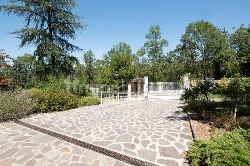 Villa in vendita a Pianoro