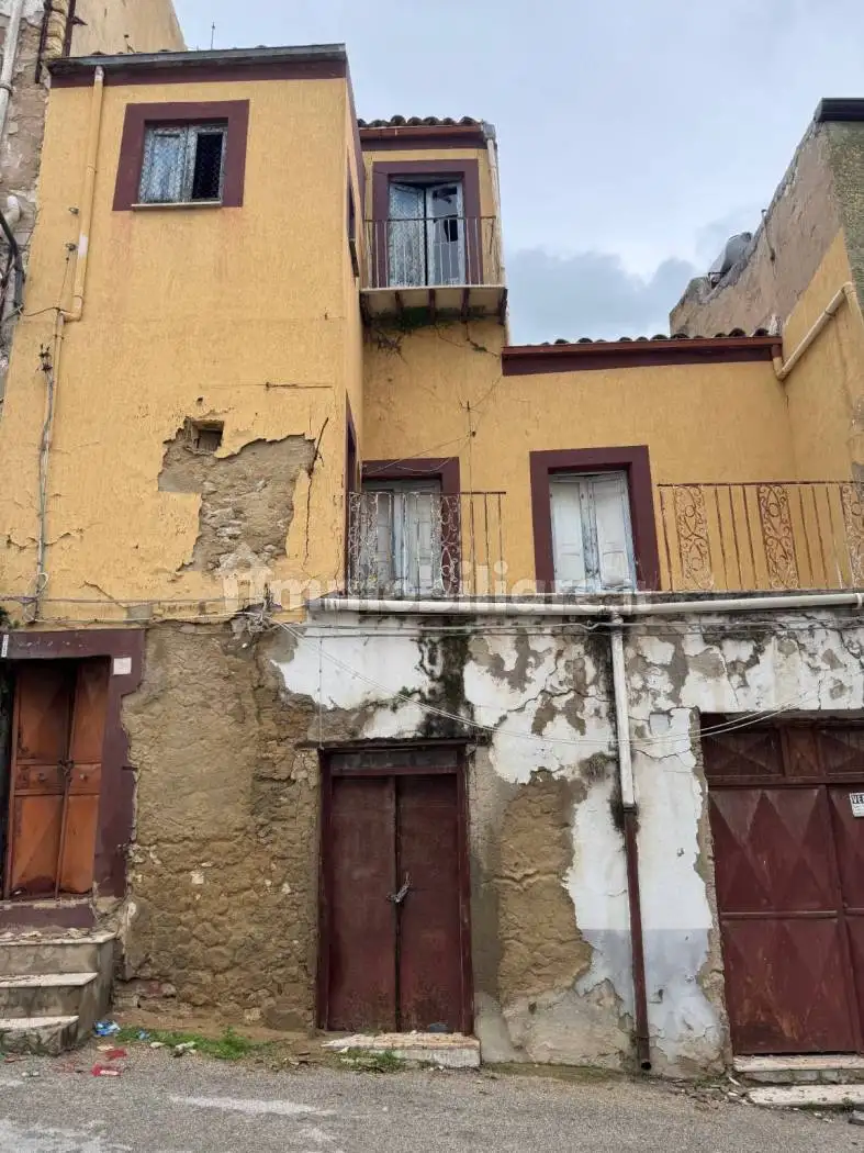 Palazzo - Edificio in vendita a Siculiana