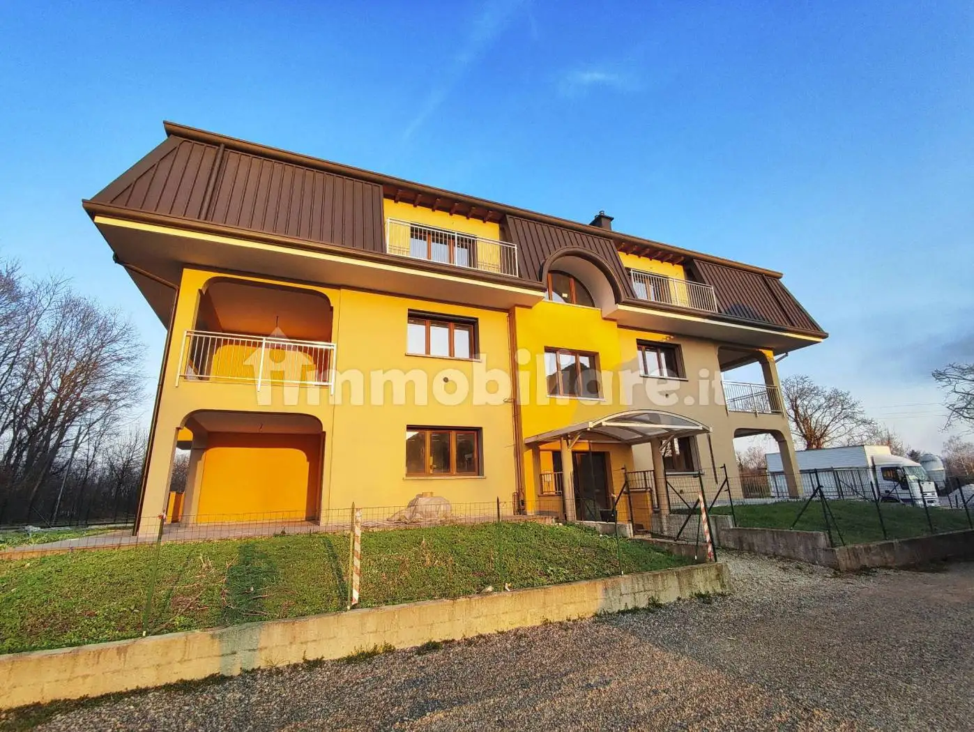 Appartamento in vendita a Lonate Ceppino