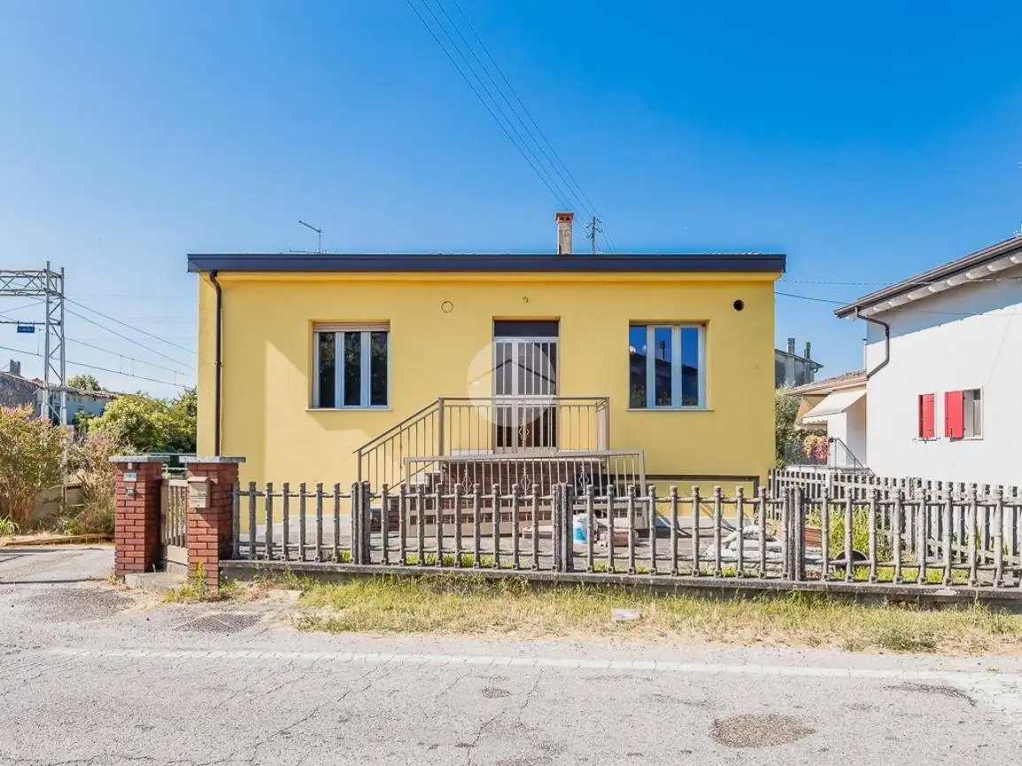 Casa indipendente in vendita a Villafranca di Verona