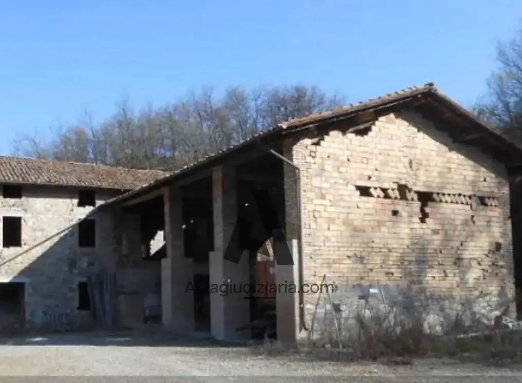 Casa indipendente in asta a Vezzano sul Crostolo