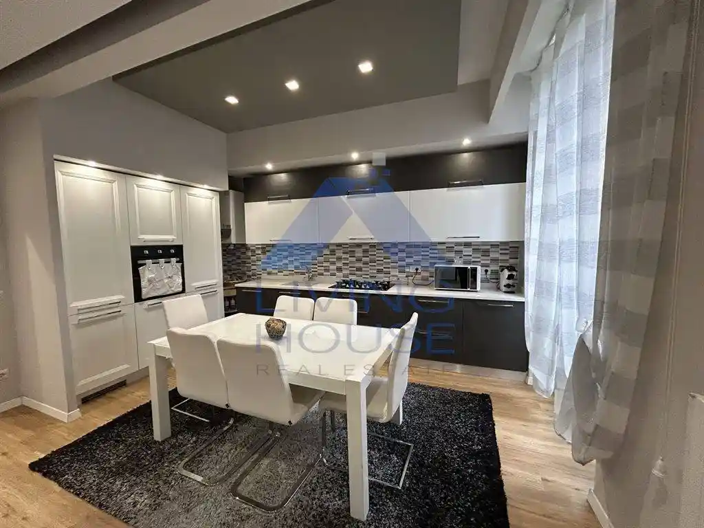 Trilocale via Carlo Ferrario 8, Centro, Besana in Brianza - foto 2