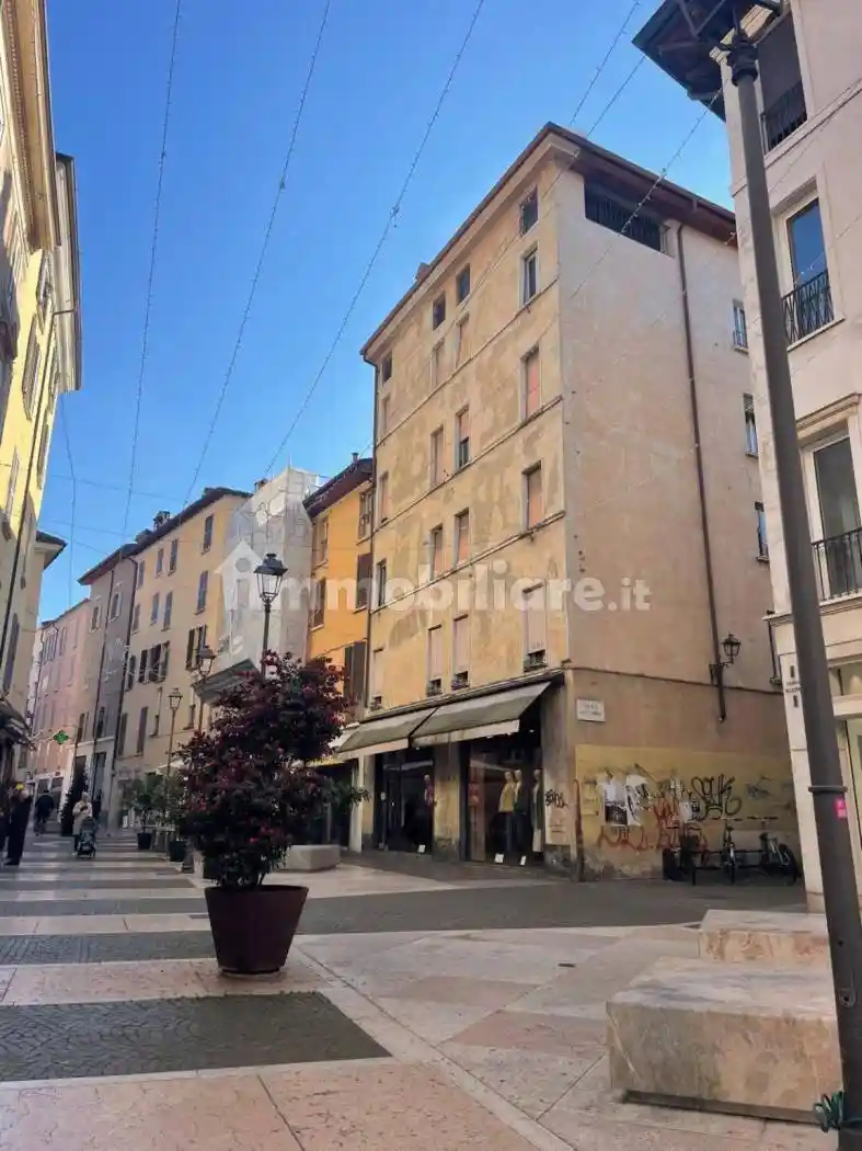 Palazzo - Edificio in vendita a Brescia