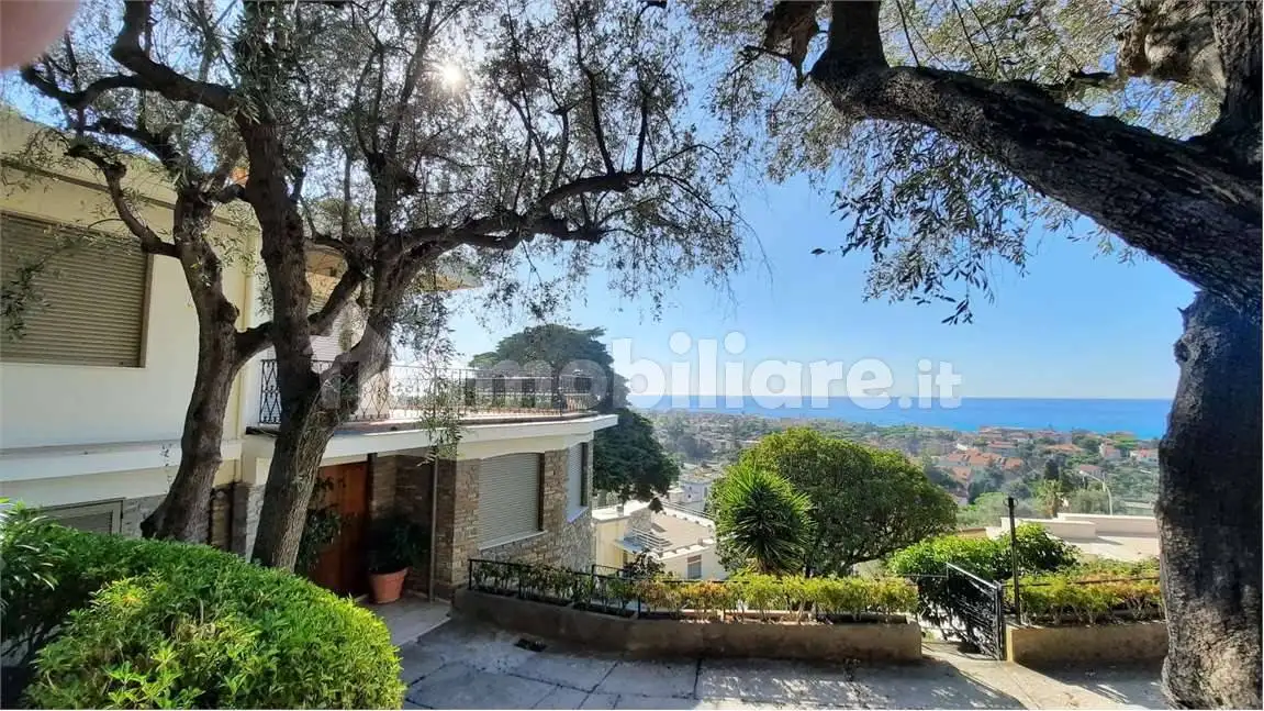 Villa in vendita a Bordighera