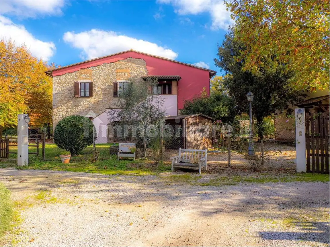 Rustico - Casale in vendita a Todi